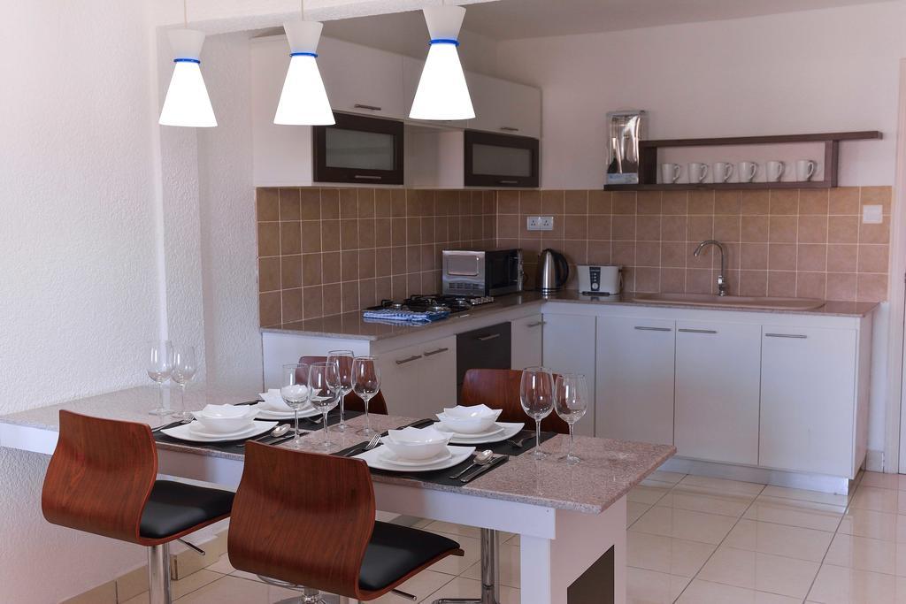 Silverleaf Service Apartments Flic en Flac Екстер'єр фото
